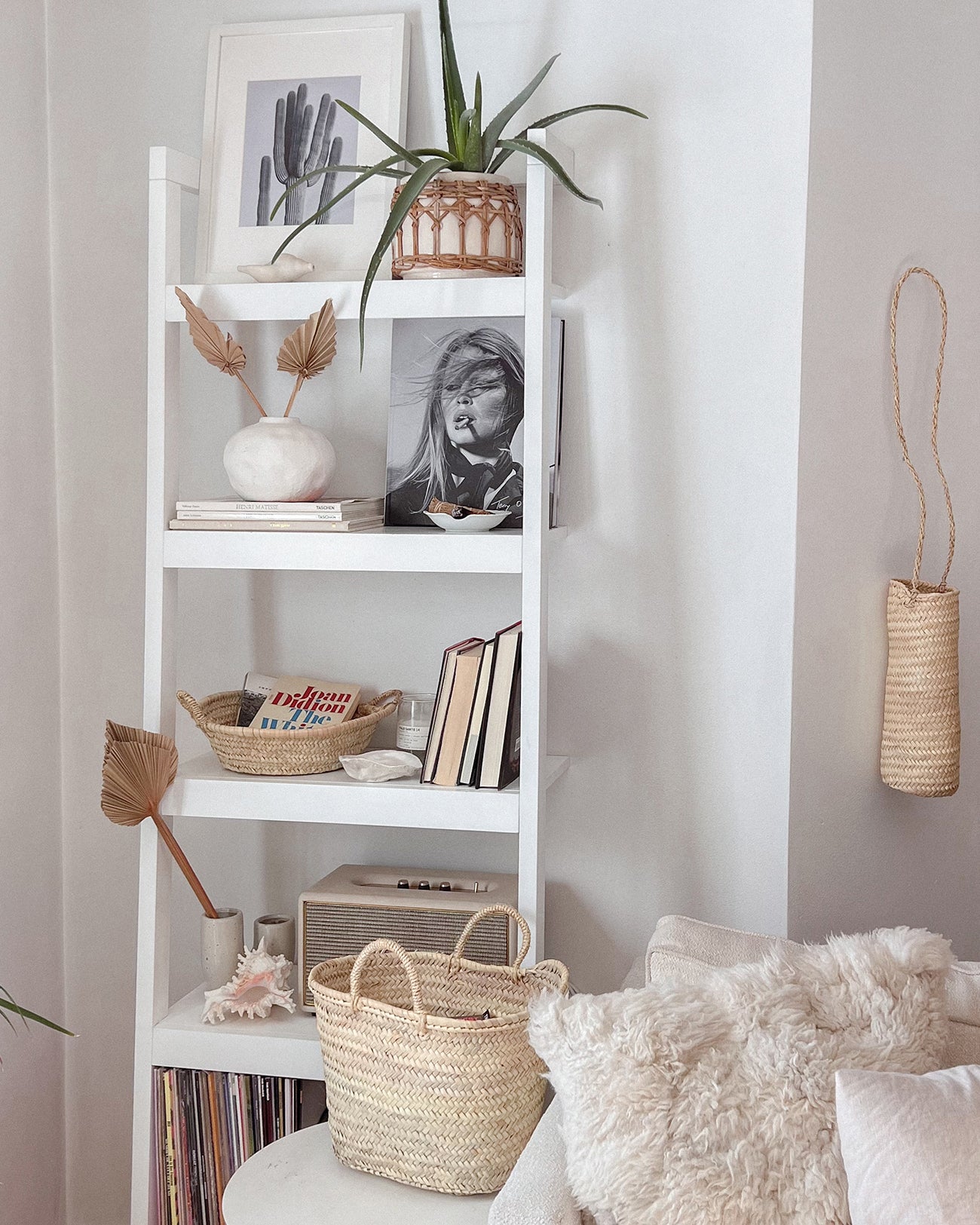 Straw Wall Storage Basket