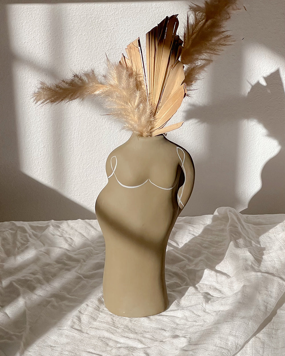 Loren Beige Body Vase