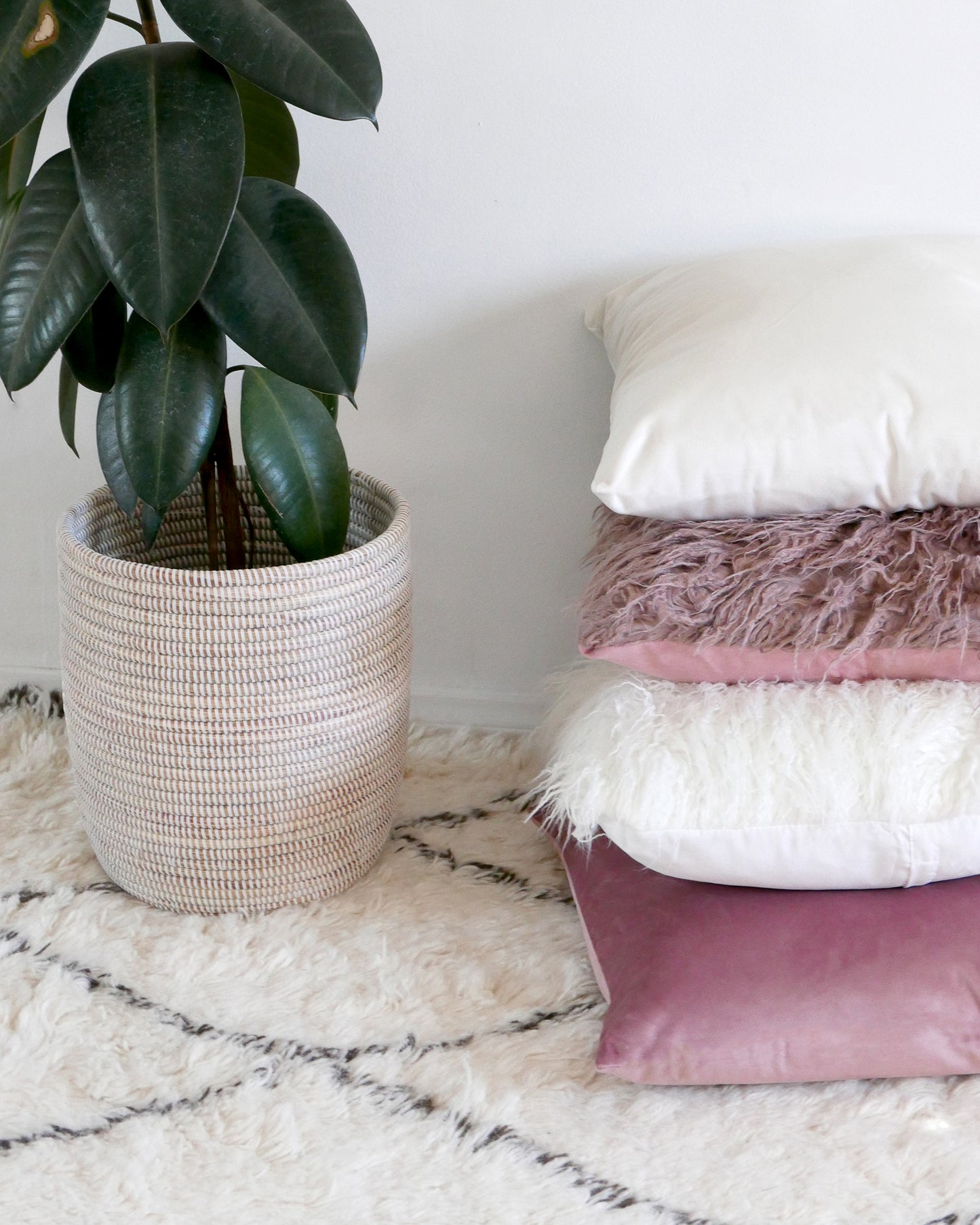 Lilac Faux Fur Pillow - Hesby