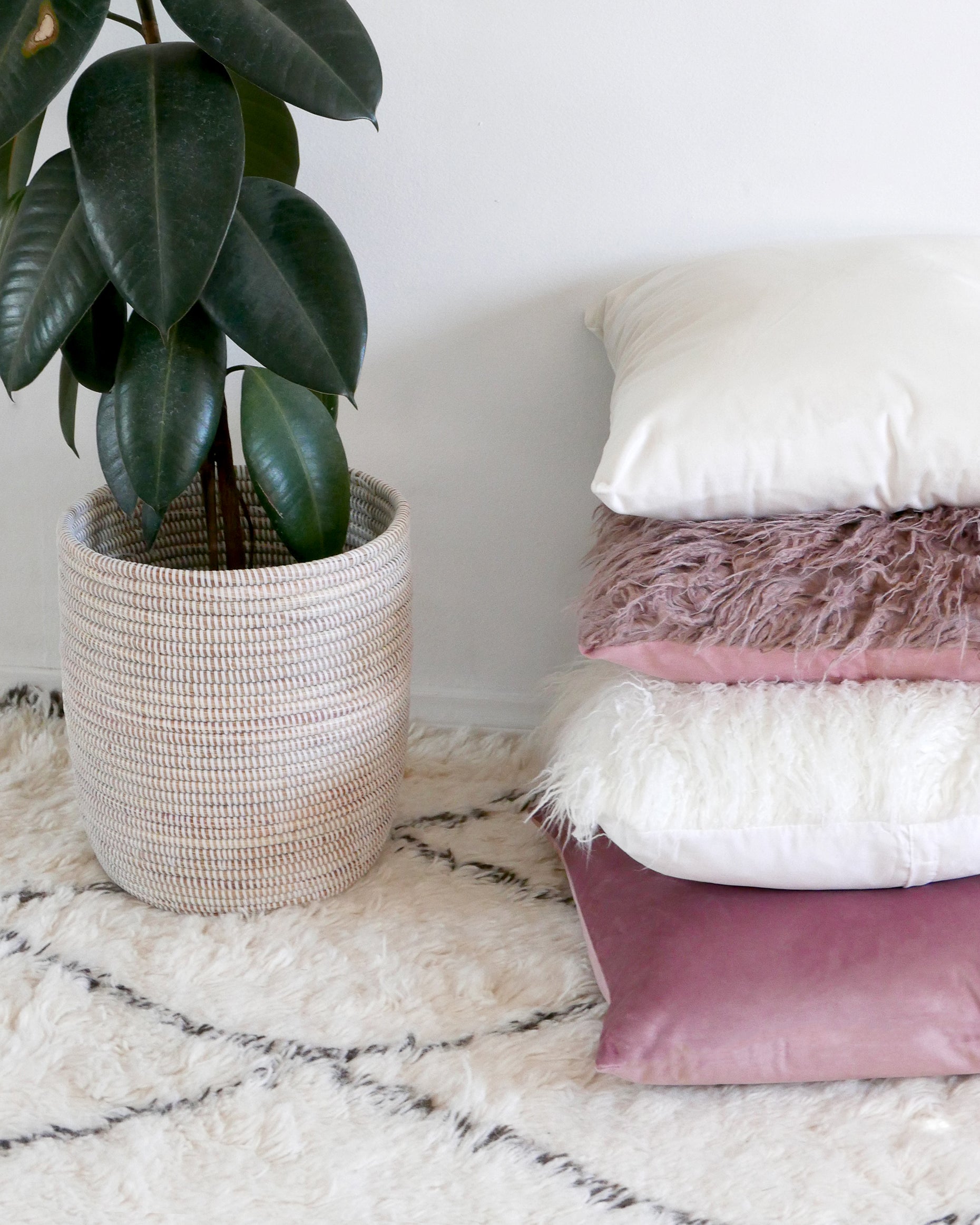 Lilac Faux Fur Pillow - Hesby