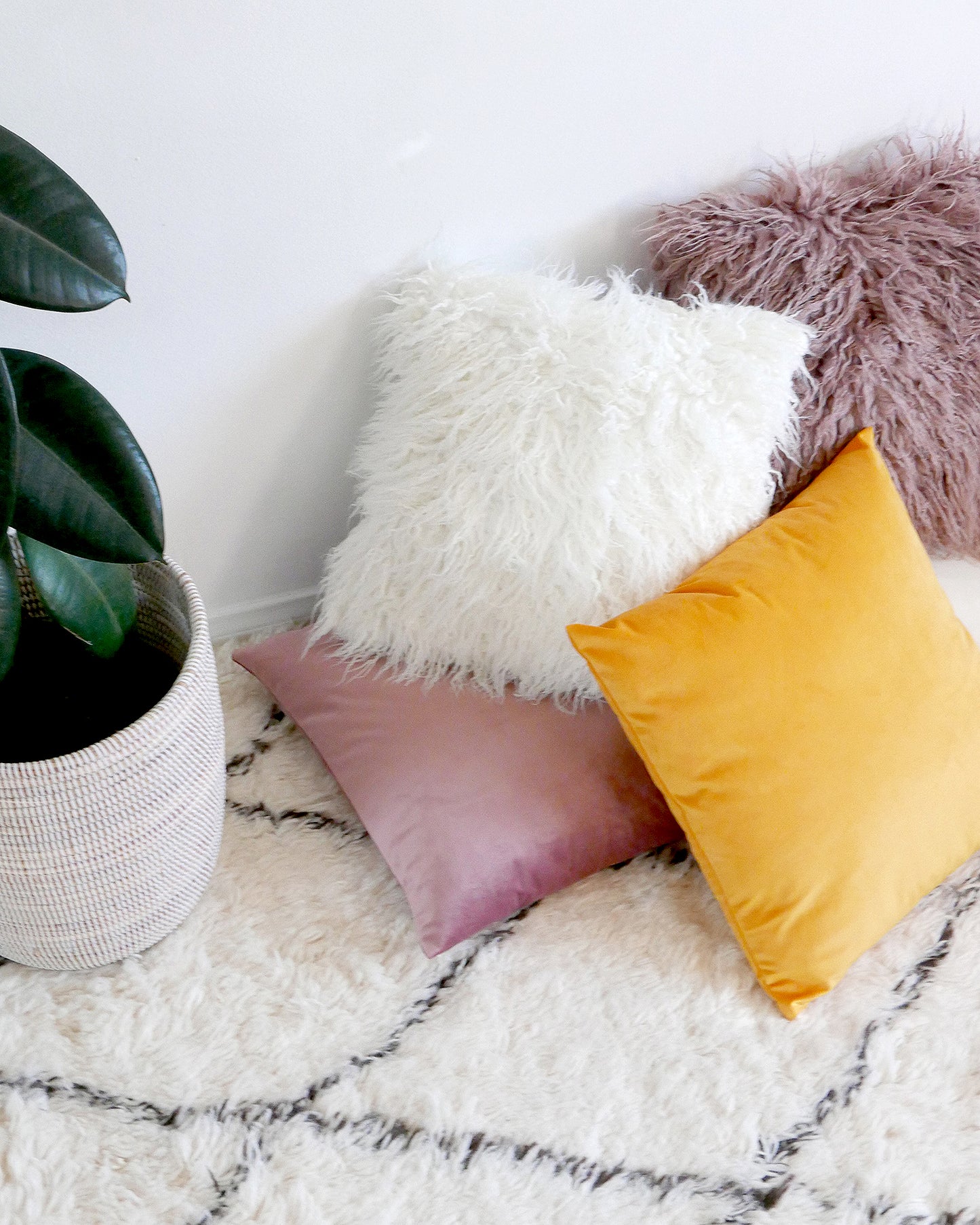 Lilac Faux Fur Pillow - Hesby