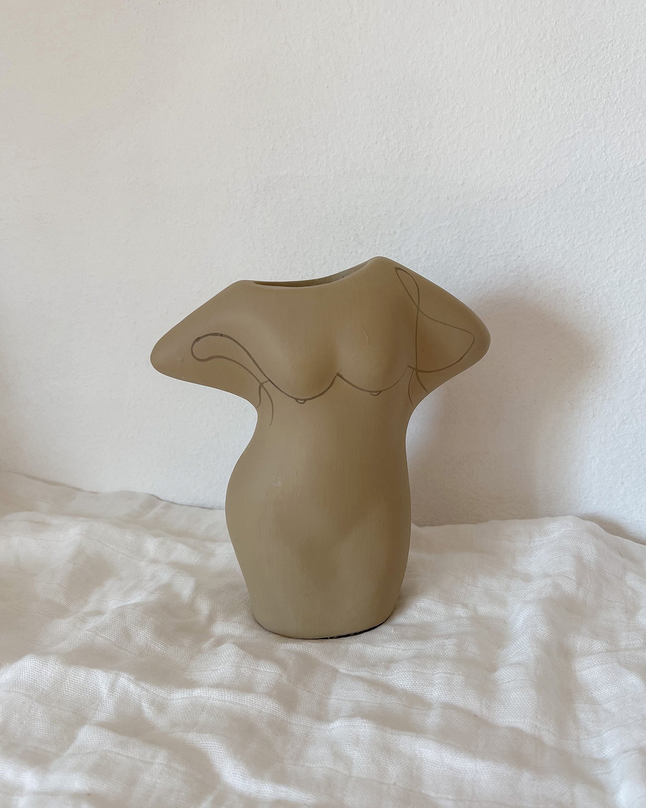 Monroe Beige Body Vase