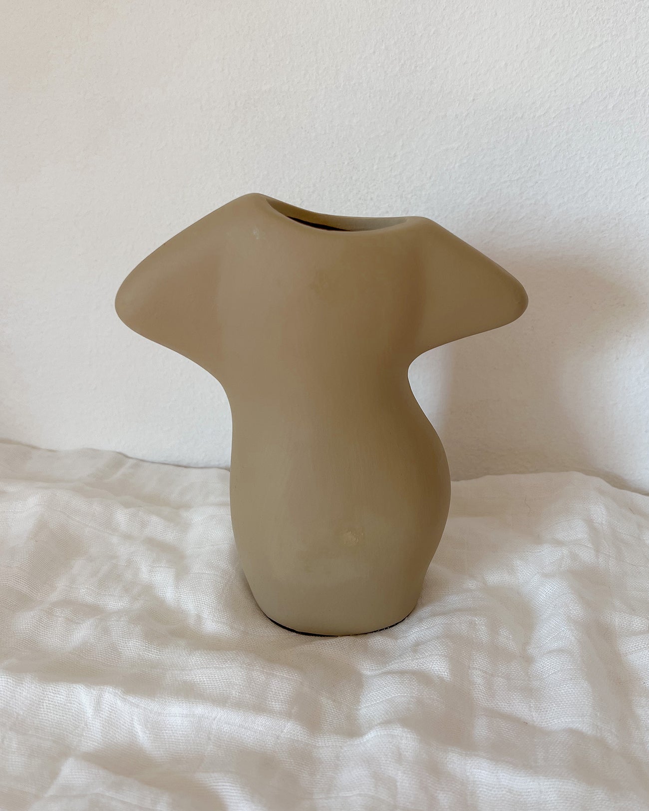 Monroe Beige Body Vase