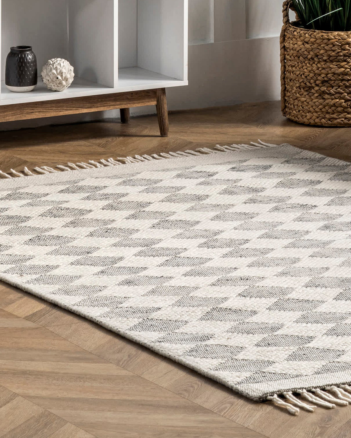 Ivy Diamond Tassel Rug