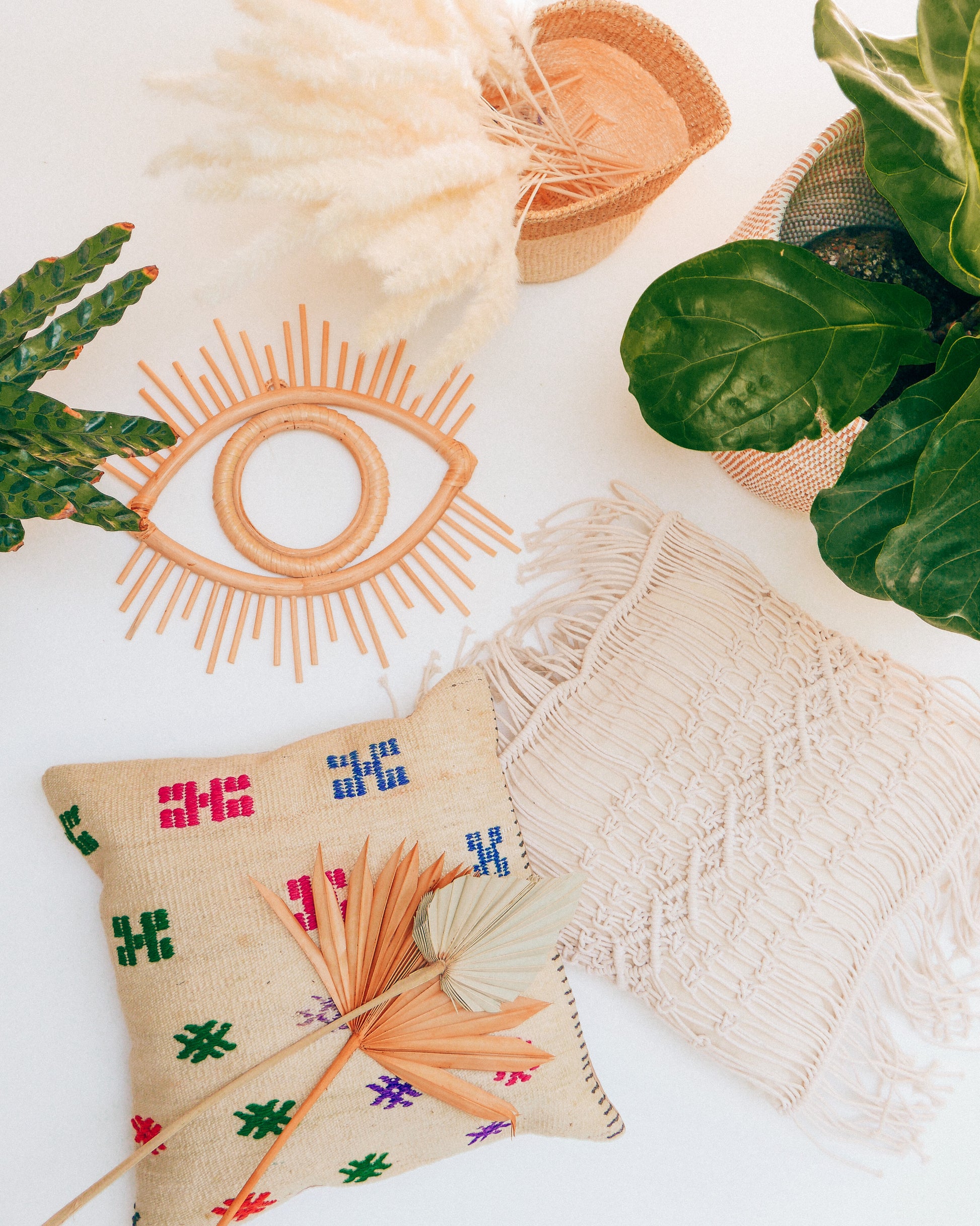 Macrame Fringe Pillow - Hesby